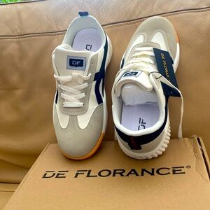 De Florence vintage sneakers size 9.5 us
Brand new in box nwt
Great reviews!